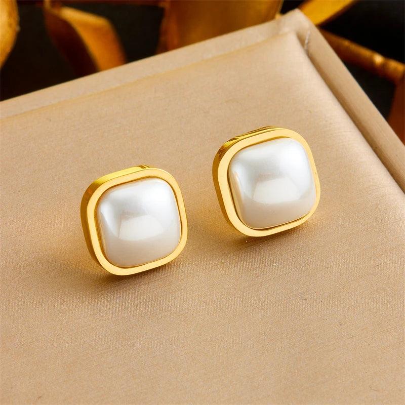Modern Muse Pearl Earrings